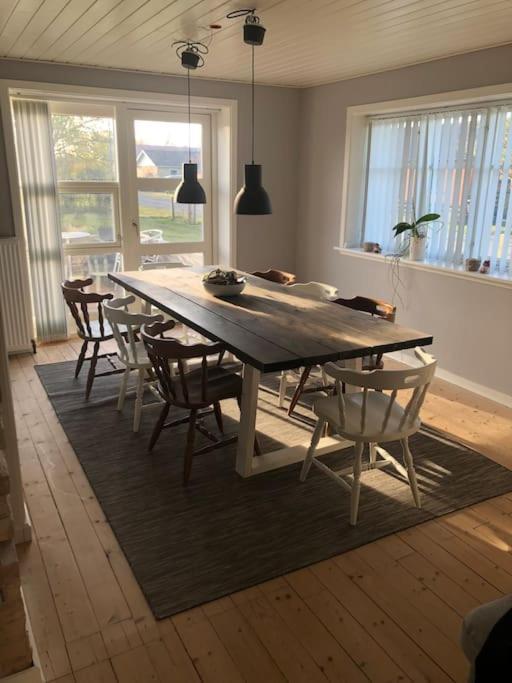 Hyggeligt Byhus Taet Ved Skov Og Togstation Aalbaek Luaran gambar