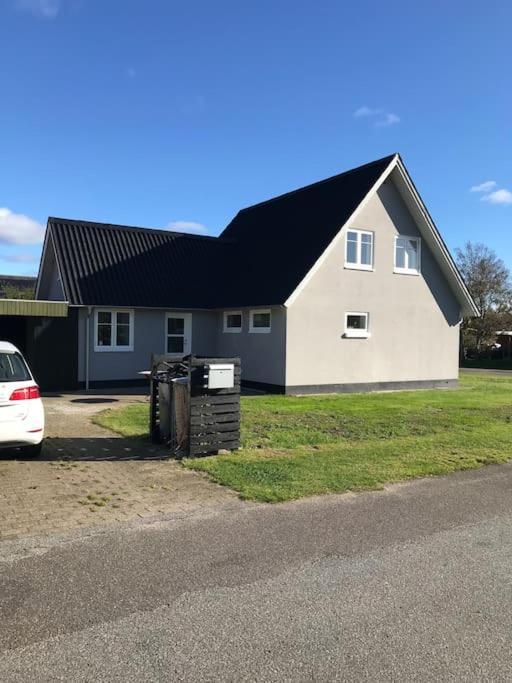 Hyggeligt Byhus Taet Ved Skov Og Togstation Aalbaek Luaran gambar